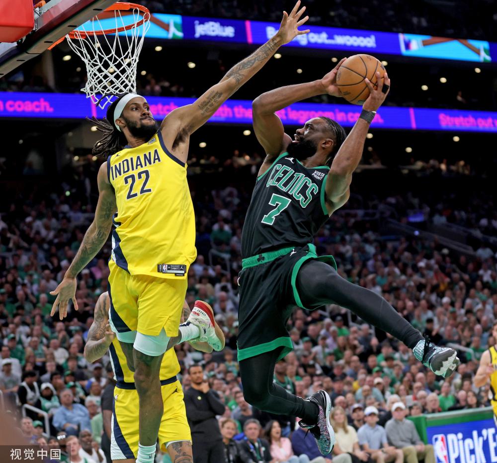 名球员因与 名球员因与